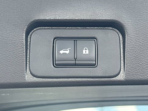 Used 2023 Nissan Rogue SV w/ SV Premium B Package FWD image 16