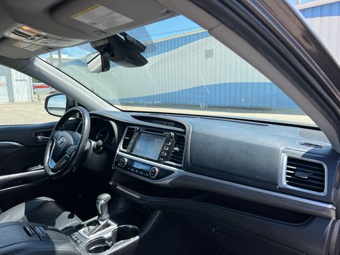 Used 2019 Toyota Highlander Limited Platinum AWD/4WD image 31