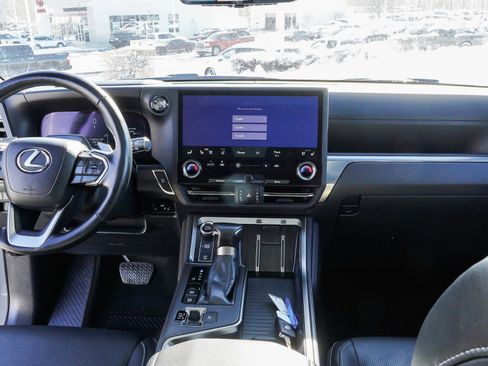 Used 2024 Lexus GX 550 w/ Cold Area Package image 32