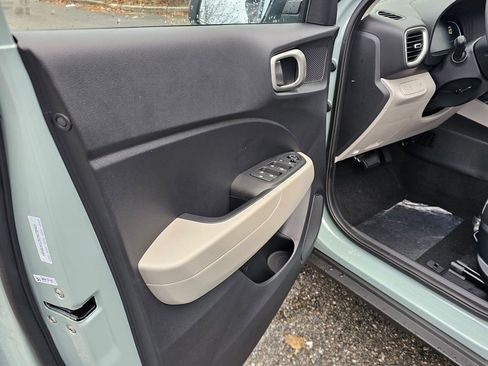 Used 2026 Hyundai Venue SEL image 17