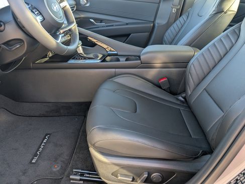 New 2025 Hyundai Elantra Limited FWD image 14