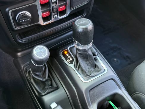Used 2021 Jeep Gladiator Sport AWD/4WD image 25