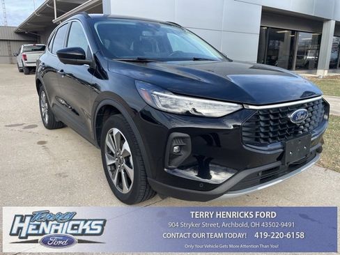 Used 2024 Ford Escape Platinum image 1