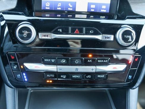 Used 2022 Ford Explorer Platinum w/ Technology Package image 31