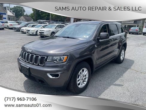 Used 2019 Jeep Grand Cherokee Laredo AWD/4WD image 1