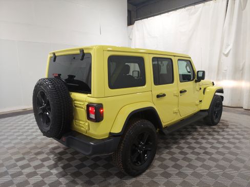 Used 2023 Jeep Wrangler Unlimited Sahara AWD/4WD image 3