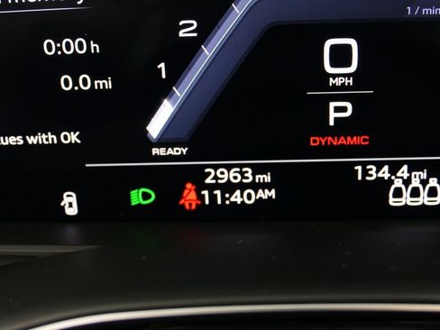 Used 2024 Audi Q8 Premium image 16