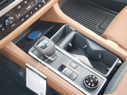 New 2026 Nissan Pathfinder Platinum image 15