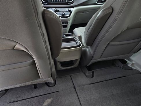 Used 2018 Chrysler Pacifica Touring Plus w/ Tire & Wheel Group image 16