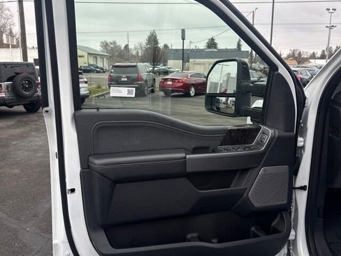 Used 2025 Ford F350 Lariat w/ Camper Package image 9