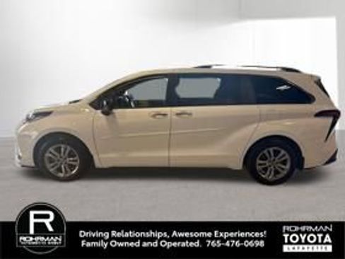 Used 2023 Toyota Sienna XSE w/ XSE Plus Package image 10