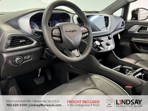 New 2026 Chrysler Pacifica Limited w/ S Appearance Package image 24