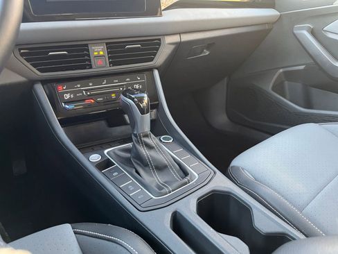 Used 2025 Volkswagen Jetta SE image 43