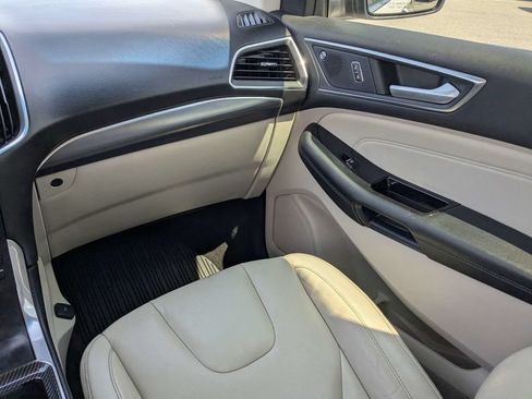 Used 2019 Ford Edge Titanium w/ Cold Weather Package FWD image 17