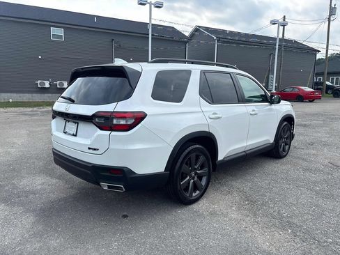 Used 2025 Honda Pilot Sport image 5