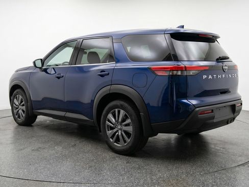 Used 2025 Nissan Pathfinder SV image 6