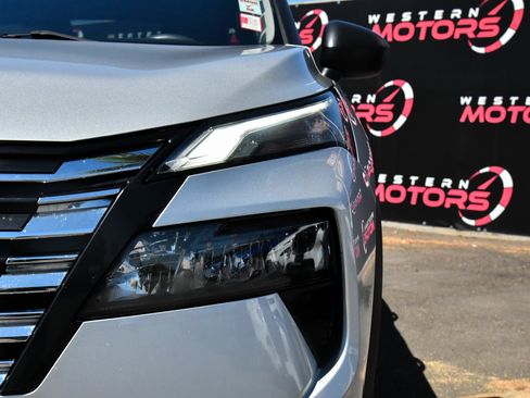 Used 2024 Nissan Rogue S FWD image 12
