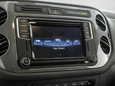Used 2016 Volkswagen Tiguan SEL image 15