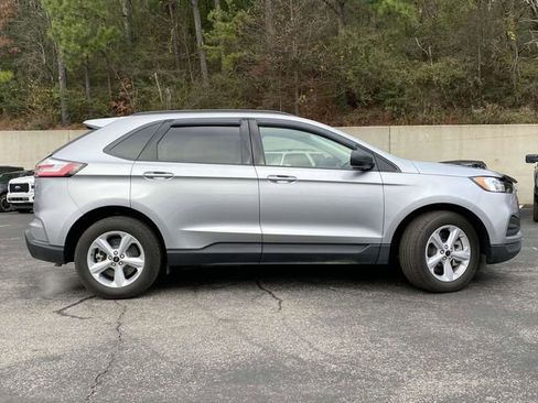 Certified 2024 Ford Edge SE image 2