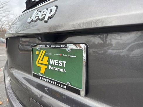 Used 2022 Jeep Compass Limited image 11