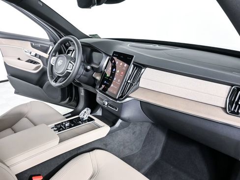 Certified 2025 Volvo XC90 B6 Plus image 27