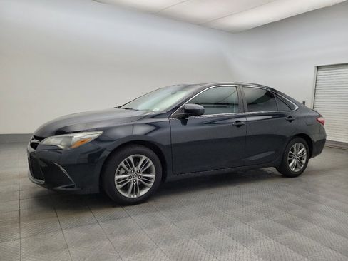 Used 2017 Toyota Camry SE image 2