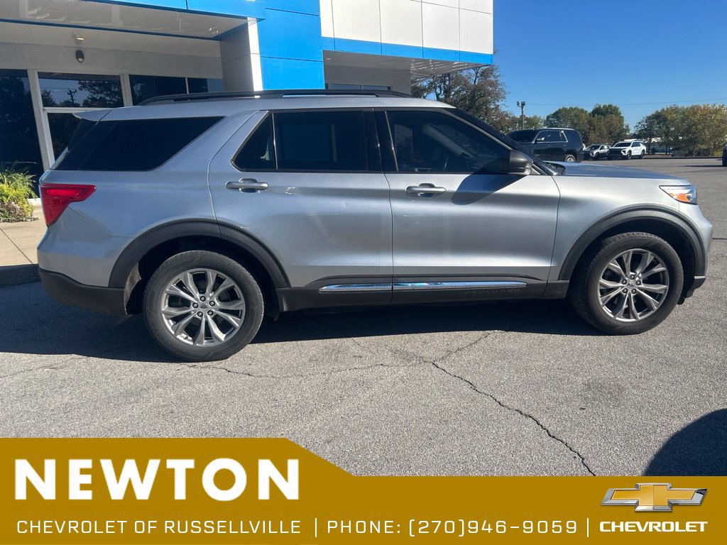 Used 2020 Ford Explorer XLT w/ Equipment Group 202A AWD/4WD image 17