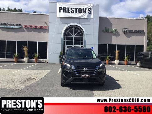 Used 2025 Nissan Rogue SV AWD/4WD image 8
