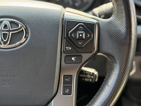 Used 2019 Toyota Tacoma TRD Sport w/ Technology Package AWD/4WD image 10
