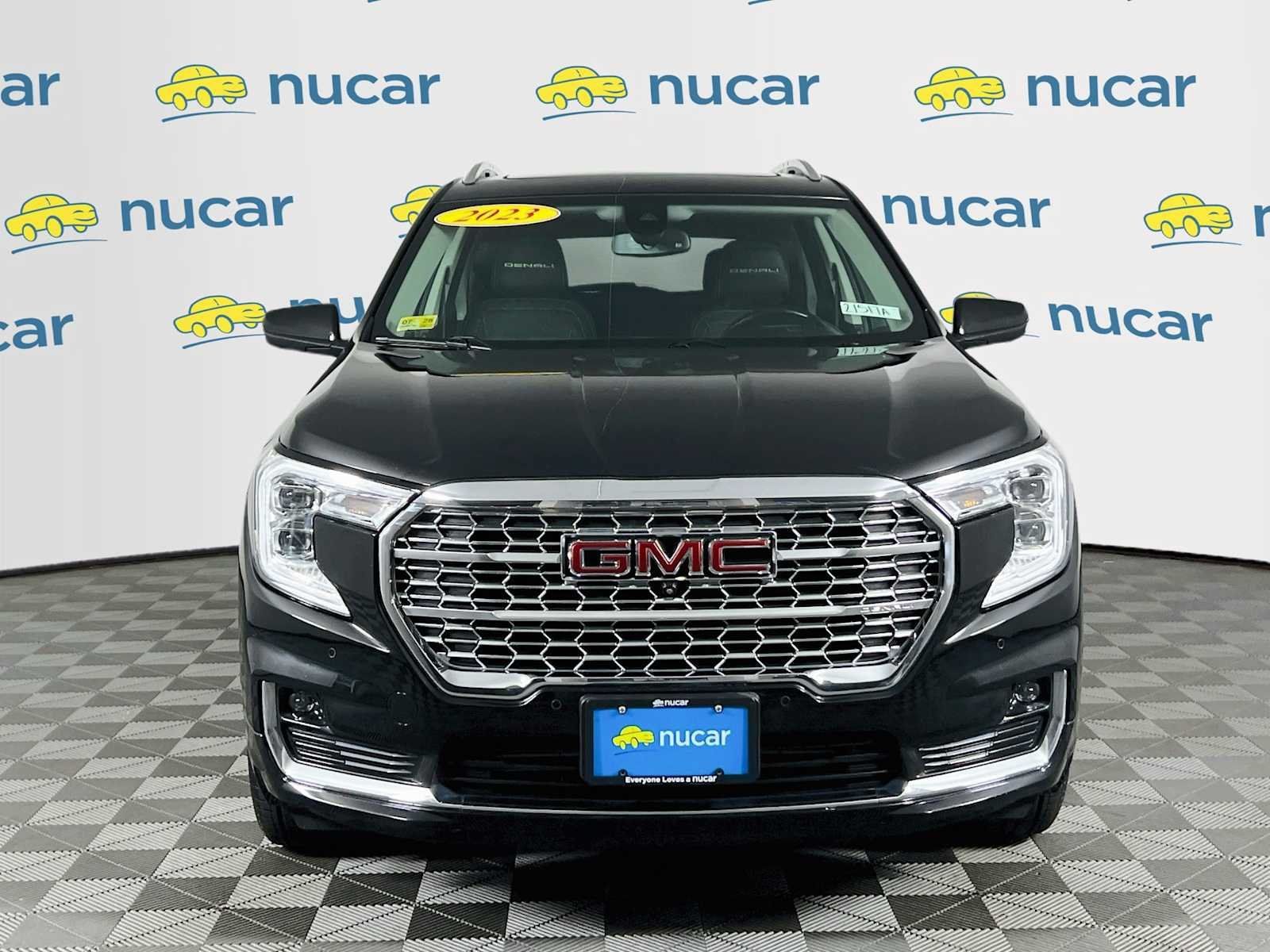 Used 2023 GMC Terrain Denali w/ Denali Premium Package AWD/4WD image 2
