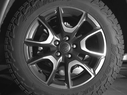 Used 2025 Jeep Compass Trailhawk AWD/4WD image 14