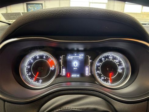 Used 2019 Jeep Cherokee Latitude Plus w/ Cold Weather Group image 16