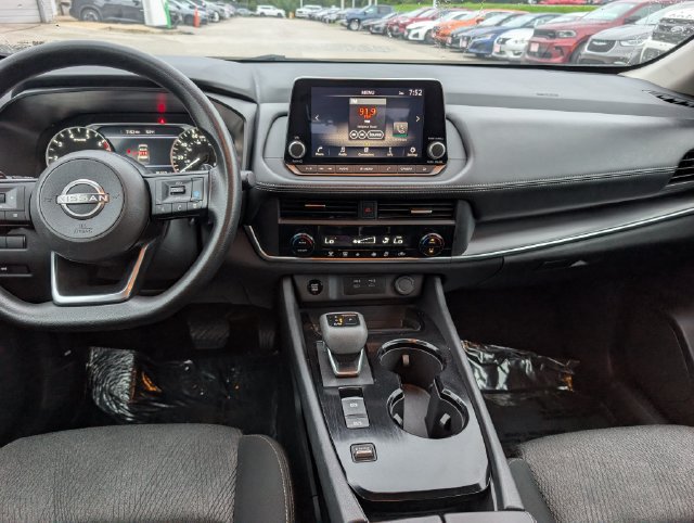 Used 2024 Nissan Rogue SV FWD image 18