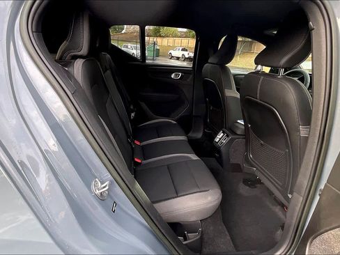 Used 2023 Volvo XC40 Recharge Core image 29