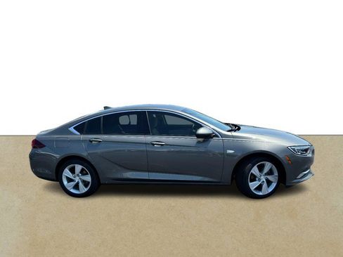 Used 2018 Buick Regal Preferred w/ Sights and Sounds Package FWD image 2