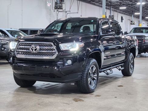 Used 2016 Toyota Tacoma TRD Sport w/ Towing Package RWD image 4