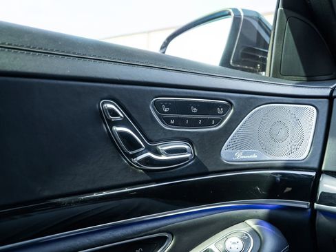 Used 2018 Mercedes-Benz S 560 Sedan image 29