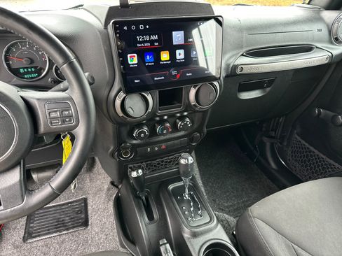 Used 2016 Jeep Wrangler Unlimited Sport w/ Connectivity Group image 29