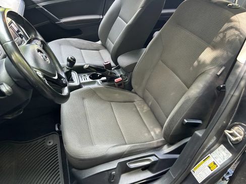 Used 2018 Volkswagen Golf S FWD image 9