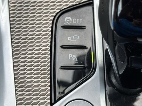 Used 2023 BMW X6 xDrive40i w/ M Sport Package image 65