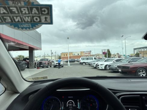 Used 2024 Chrysler Pacifica Touring-L FWD image 3