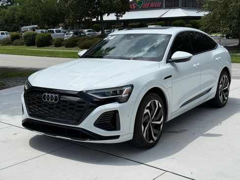 Used 2024 Audi Q8 e-tron Premium Plus w/ Premium Plus Package AWD/4WD image 3
