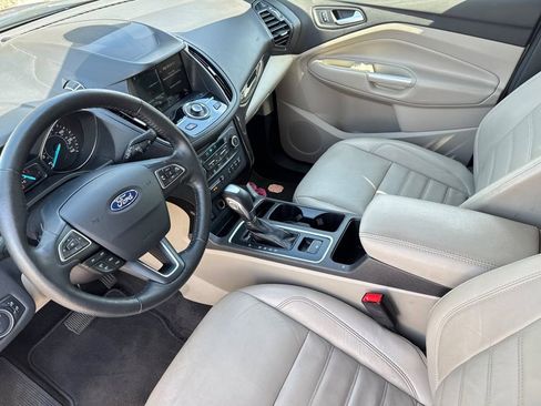 Used 2019 Ford Escape Titanium AWD/4WD image 10