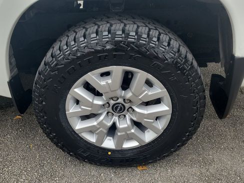 Used 2022 Nissan Frontier SV image 9