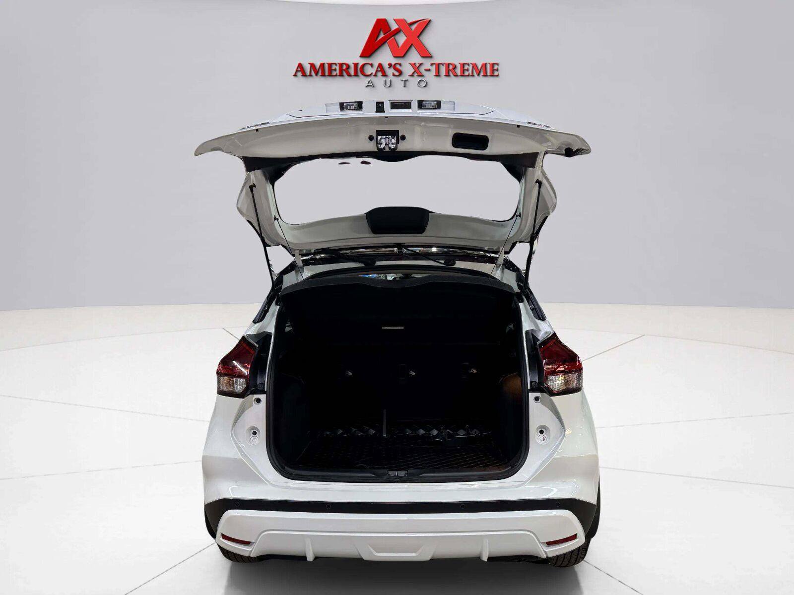 Used 2023 Nissan Kicks SR w/ SR Premium Package FWD image 43
