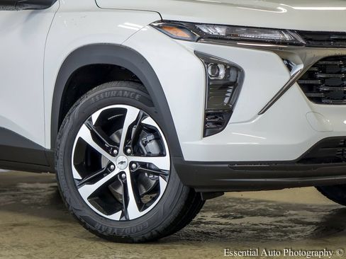 New 2026 Chevrolet Trax RS w/ Sunroof Package FWD image 4