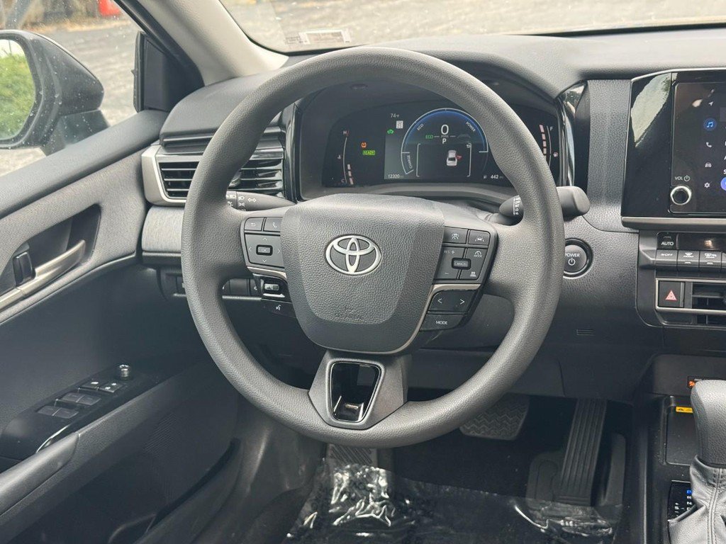 Used 2026 Toyota Camry LE FWD image 18