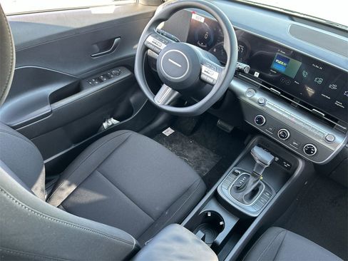 New 2026 Hyundai Kona SE image 13
