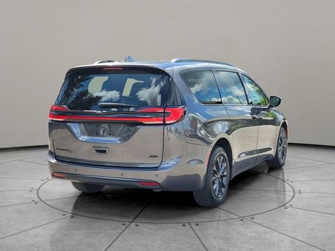Certified 2021 Chrysler Pacifica Touring-L w/ S Appearance Package image 12