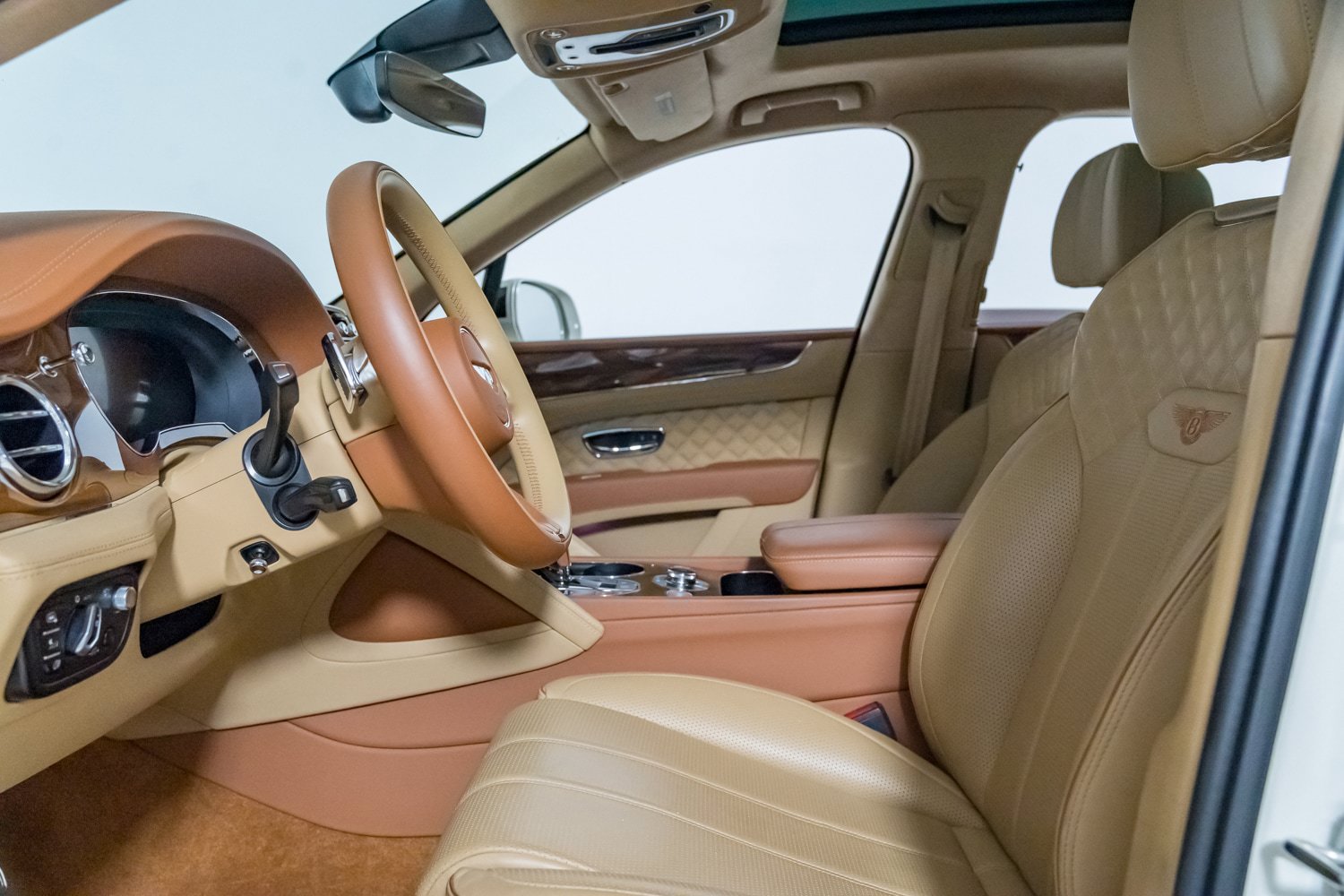 Used 2023 Bentley Bentayga AWD/4WD image 22